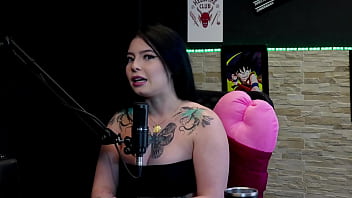 Tem fetiche em pele o boquete é o seu forte gravou com um pau de 24cm teve experiência com dois homens e gosta de pequeno e grosso kalyca watch sheer red