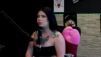 Tem fetiche em pele o boquete é o seu forte gravou com um pau de 24cm teve experiência com dois homens e gosta de pequeno e grosso kalyca watch sheer red