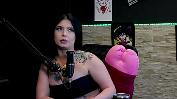 Tem fetiche em pele o boquete é o seu forte gravou com um pau de 24cm teve experiência com dois homens e gosta de pequeno e grosso kalyca watch sheer red