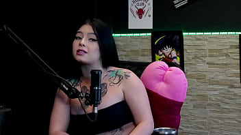 Tem fetiche em pele o boquete é o seu forte gravou com um pau de 24cm teve experiência com dois homens e gosta de pequeno e grosso kalyca watch sheer red