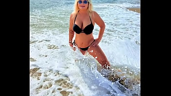 These ladies are 5 alarm check us out thehotgilftour