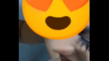 Marquei minha mulher mijando nela inteira até escorrer no corpo todo