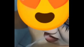 Marquei minha mulher mijando nela inteira até escorrer no corpo todo