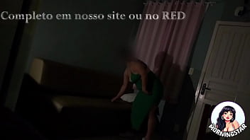 Meu marido saiu para o trabalho e eu convidei o vizinho para me fuder na sala da minha casa