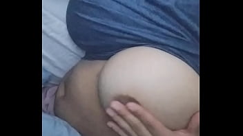 Quieres masajear mis grandes tetas con tu crema