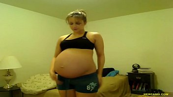 Pregnnt tori taylor blue shorts