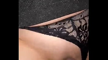 No lo metas que tengo la regla y se lo metí mi polla gorda por su coño apretado