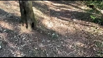 Boyceta peladinha no meio do mato com morena da bunda grande tesuda