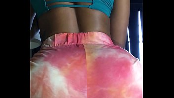 Oops forgot to wear panties and wet my pants while twerking