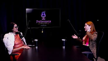 Gostosa ruiva fica pelada e mostra seus enormes peitos após ser entrevistada pela apresentadora nua bia hot natasha fiore watch sheer red