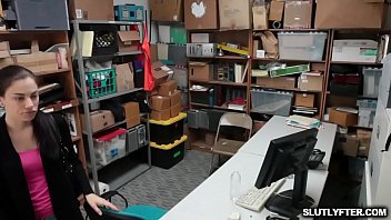 Sexy hottie bobbi dylan taking on a large dick