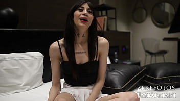 Entrevista a emialtiari teen 19 años le meten plug anal y se la empotran todo el video con el plug puesto