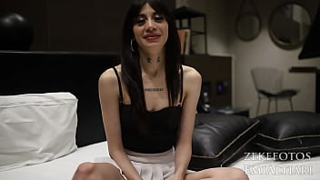 Entrevista a emialtiari teen 19 años le meten plug anal y se la empotran todo el video con el plug puesto