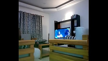 Femme de ménage filmé en caméra