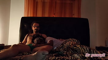 Acabou a mamar o seu colega de quarto quando era apenas para ver um filme