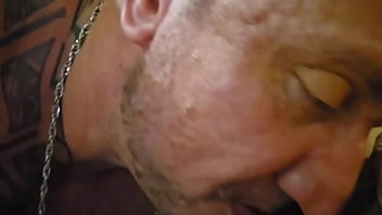 Morena gostosa adoro um sexo oral e um dedinho no cu