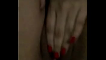 Rica chaparrita masturbandose