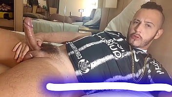 Muleque Pauzudo Batendo Uma Punheta thumbnail