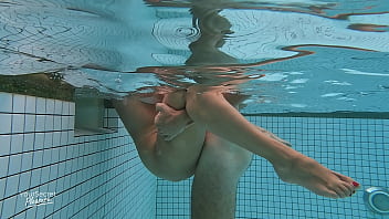 Fucking yoursecretpleasure in the publick hotel swimmingpool