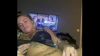 Horny emo slut fingers her little kitty