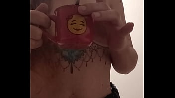 Bonjour mes coquins je vous offre le café