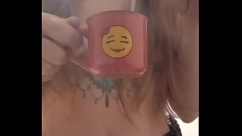 Bonjour mes coquins je vous offre le café