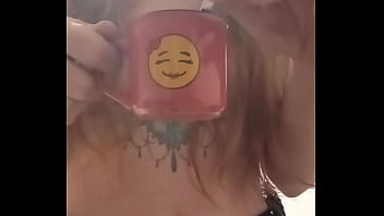 Bonjour mes coquins je vous offre le café