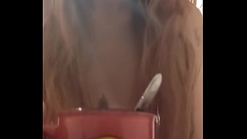 Bonjour mes coquins je vous offre le café