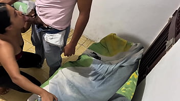 No tenia para pagar el arriendo asi que lo pague con mis nalgas pero me dieron muy duro