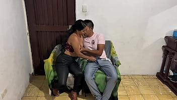 No tenia para pagar el arriendo asi que lo pague con mis nalgas pero me dieron muy duro