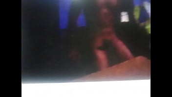 Arrecho mostrando sus miniaturas por web cam