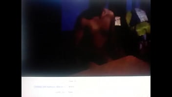 Arrecho mostrando sus miniaturas por web cam