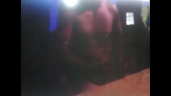 Arrecho mostrando sus miniaturas por web cam