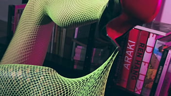 I know you can resist these feet