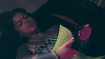 I know you can resist these feet