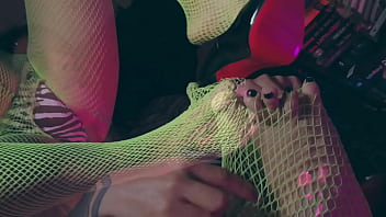 I know you can resist these feet