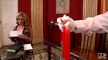 The butler serves his beef The butler serves his beef