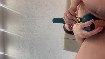 Trepei com meu novinho no virtual antes que meu corno chegue pra beber meu gozo