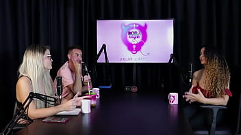 Começou pra deixar de ser clt não faz hard é hétero mas grava com mulheres e é acompanhante charllottye sheer red