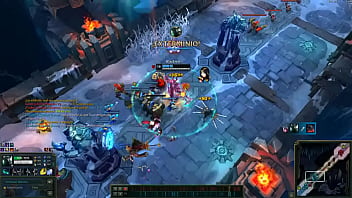 Aatrox flipa al ser cojido por un morde