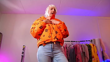 She wants to flirt she wants to cum