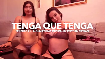Two brunettes listening to tenga que tenga