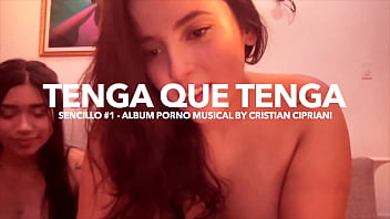 Two brunettes listening to tenga que tenga