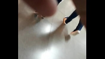 Pendeja nalgona en la calle