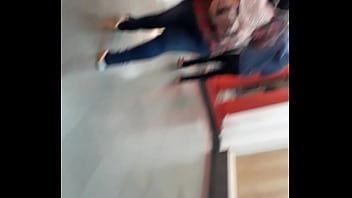 Pendeja nalgona en la calle