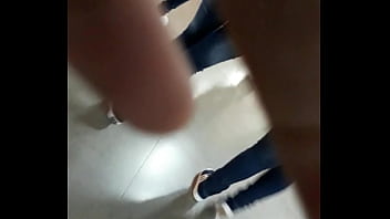 Pendeja nalgona en la calle