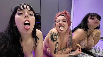 4k chubby girls pizza food fetish eating in topless g string