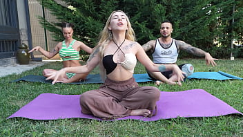 Yoga with two chicks ends in hardcore 3some