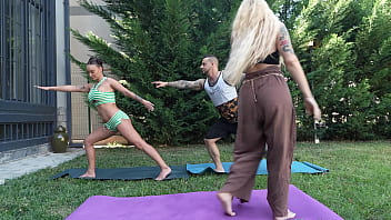 Yoga with two chicks ends in hardcore 3some