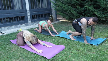Yoga with two chicks ends in hardcore 3some